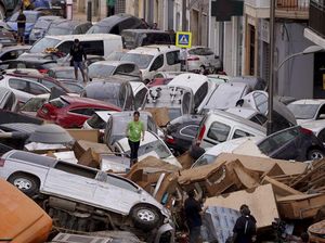 Video Dampak Banjir Mematikan di Spanyol: 158 Orang Tewas Video Dampak Banjir Mematikan di Spanyol: 158 Orang Tewas