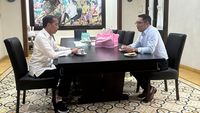 Potret Semringah Ridwan Kamil Temui Jokowi di Sumber Solo