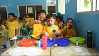 Senyum Ceria Anak SD di Bogor Terima Makan Bergizi Gratis