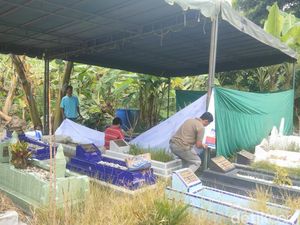 Makam Siswi Sekolah Penerbangan Medan yang Tewas Diekshumasi Pagi Ini Makam Siswi Sekolah Penerbangan Medan yang Tewas Diekshumasi Pagi Ini