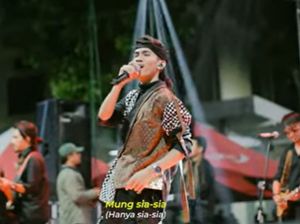Lirik Lagu Andum Arya Galih, Ini Terjemahan Bahasa Indonesia dan Maknanya Lirik Lagu Andum Arya Galih, Ini Terjemahan Bahasa Indonesia dan Maknanya