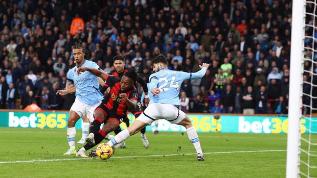 BOURNEMOUTH, ENGLAND - NOVEMBER 2: Antoine Semenyo of Bournemouth scores the opening goal during the Premier League match between AFC Bournemouth and Manchester City FC at Vitality Stadium on November 2, 2024 in Bournemouth, England. (Photo by Charlotte Wilson/Offside/Offside via Getty Images)