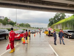 Tol Cinere-Serpong Macet Akibat Tanggul Tol di Km 35+200 Jebol