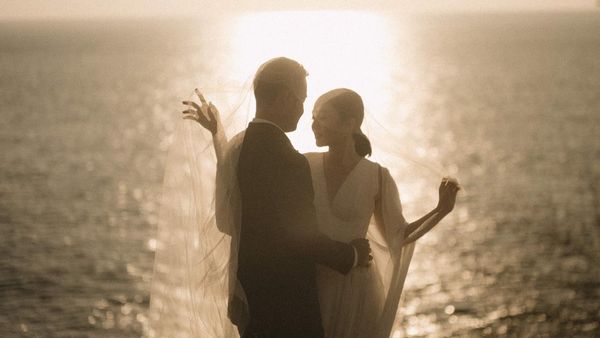 Romantisnya Foto Prewedding Febby Rastanty dan Drajad Djumantara