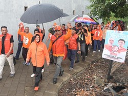 Hujan-hujan Temui Warga Tamalanrea, INIMI Didoakan Menang Pilwalkot Makassar