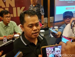 Jelang Debat Kedua Pilgub Jatim, Pendukung Dikurangi-Pakaian Paslon Bebas