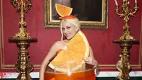 Foto: Kostum Halloween 2024 Terheboh, Kim Kardashian Jadi Buaya Albino