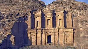 Petra, Kota Kuno di Yordania yang Menjadi Saksi Sejarah Hancurnya Kaum Tsamud