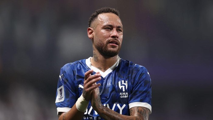 AL AIN, UNITED ARAB EMIRATES - OCTOBER 21:  Neymar looks on after the AFC Champions League Elite match between Al Ain and Al-Hilal at Hazza bin Zayed Stadium on October 21, 2024 in Al Ain, United Arab Emirates.  (Photo by Francois Nel/Getty Images)