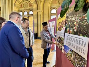 KBRI Kyiv Kenalkan Tradisi Kesenian hingga Wisata Indonesia Lewat Pameran