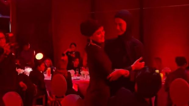 Momen pertemuan Paula Verhoeven dengan Olla Ramlan.