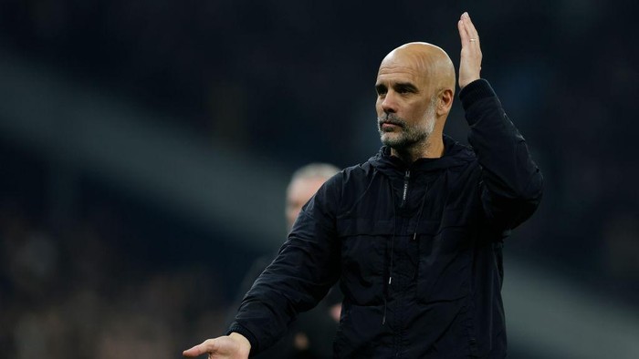 LONDON, ENGLAND - OCTOBER 30: Pep Guardiola, Manager of Manchester City applauds the fans after the Carabao Cup Fourth Round match between Tottenham Hotspur and Manchester City  at Tottenham Hotspur Stadium on October 30, 2024 in London, England. (Photo by Nigel French/Sportsphoto/Allstar via Getty Images)