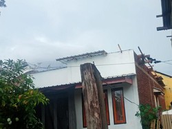 Lima Desa di Lombok Barat Diterpa Angin Puting Beliung, Puluhan Rumah Rusak