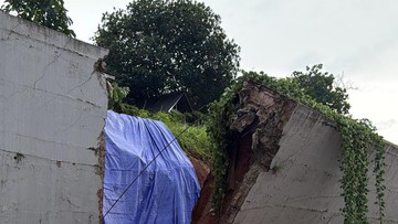 Tembok Penyangga Tol Serpong-Cinere Ambruk, Operator Minta Maaf