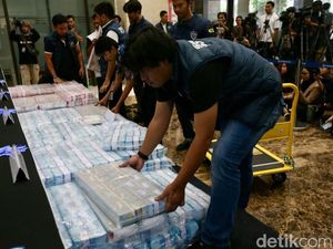 Penampakan Uang Rp 70,1 M yang Disita Terkait Kasus Judol Sindikat WN China Penampakan Uang Rp 70,1 M yang Disita Terkait Kasus Judol Sindikat WN China