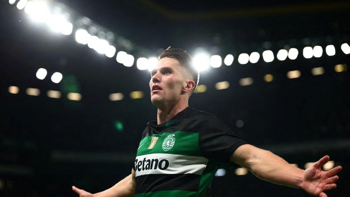 Victor Gyokeres Soccer Football - Primeira Liga - Sporting CP v Estrela - Estadio Jose Alvalade, Lisbon, Portugal - November 1, 2024 Sporting CPs Viktor Gyokeres celebrates scoring their fourth goal REUTERS/Pedro Nunes TPX IMAGES OF THE DAY