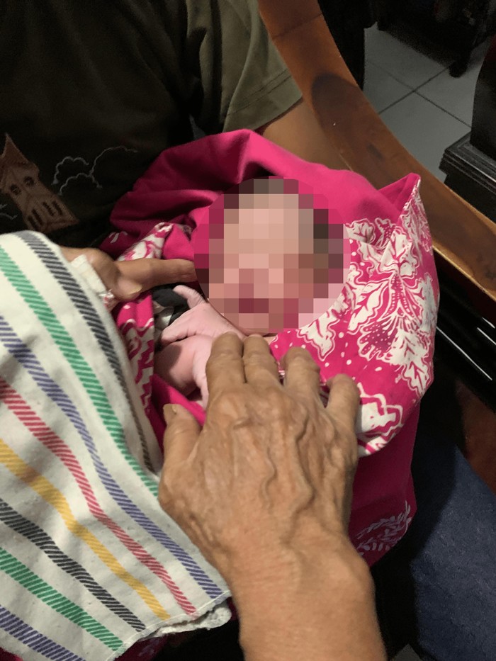 Bayi didapatkan di Atap Rumah Warga di Pacarkeling