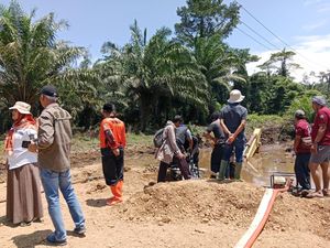 BMKG Ungkap Penyebab Likuifaksi di Mamuju yang Bikin Ekskavator Tertimbun BMKG Ungkap Penyebab Likuifaksi di Mamuju yang Bikin Ekskavator Tertimbun