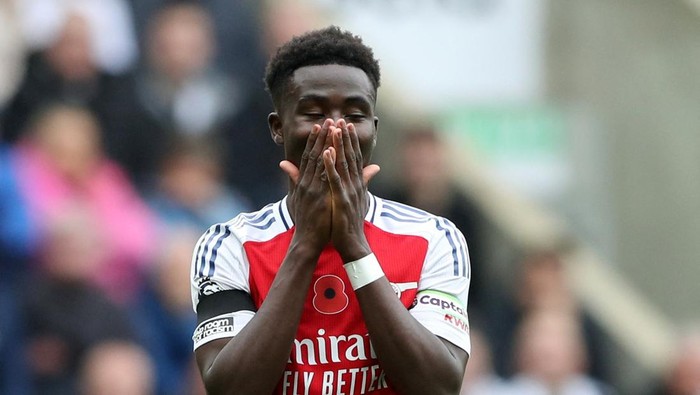Soccer Football - Premier League - Newcastle United v Arsenal - St James Park, Newcastle, Britain - November 2, 2024 Arsenals Bukayo Saka reacts REUTERS/Scott Heppell EDITORIAL USE ONLY. NO USE WITH UNAUTHORIZED AUDIO, VIDEO, DATA, FIXTURE LISTS, CLUB/LEAGUE LOGOS OR LIVE SERVICES. ONLINE IN-MATCH USE LIMITED TO 120 IMAGES, NO VIDEO EMULATION. NO USE IN BETTING, GAMES OR SINGLE CLUB/LEAGUE/PLAYER PUBLICATIONS. PLEASE CONTACT YOUR ACCOUNT REPRESENTATIVE FOR FURTHER DETAILS..