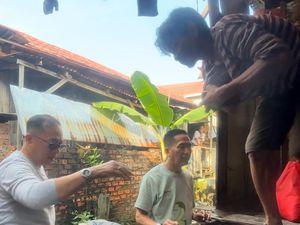 Calon Walkot Palembang Ratu Dewa Tinjau Rumah Warga Tak Layak Huni di Jakabaring