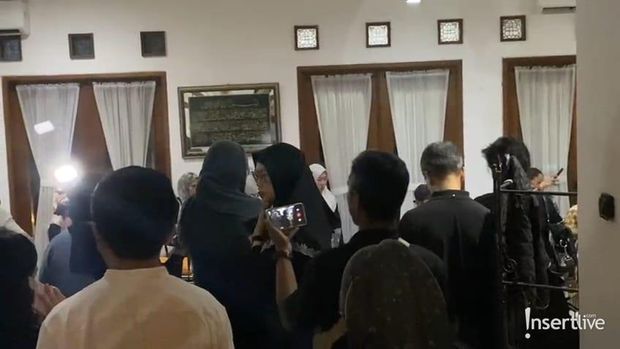 Suasana Rumah Duka Dina Mariana