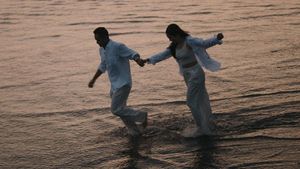 Romantis! Intip Foto Prewedding Febby Rastanty dan Drajad Djumantara