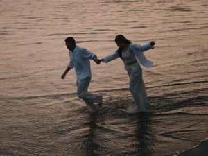 Romantis! Intip Foto Prewedding Febby Rastanty dan Drajad Djumantara