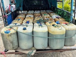 Polisi Tangkap 2 Pelaku Penimbunan Ribuan Liter Pertalite di Mentawai