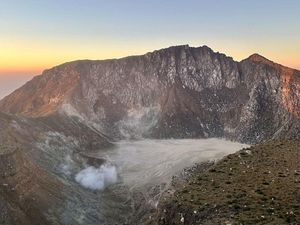 Bertualang Mendaki Gunung Egon yang Menakjubkan