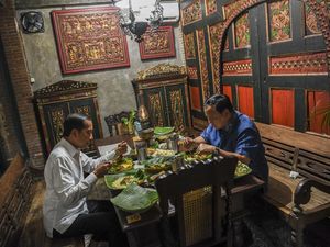 Dijamu Jokowi Nasi Goreng Jawa, Prabowo: Ngobrol Masalah Ini dan Itu