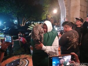 Isyarat Dina Mariana ke Sahabat: Minta Tak Jenguk ke RS, di Rumah Saja Isyarat Dina Mariana ke Sahabat: Minta Tak Jenguk ke RS, di Rumah Saja