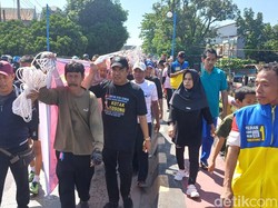 Eks Bupati Maros Hatta Rahman Kampanye Kotak Kosong Bareng Relawan di Jalan