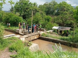 Detik-detik Keceriaan Siswa Madrasah Berganti Petaka di Irigasi Tasik