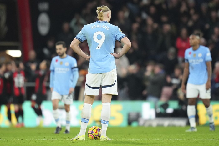Manchester City Manchester City's Erling Haaland waits to restart the game after Bournemouth's Evanilson score his sides second goal during the English Premier League soccer match between Bournemouth and Manchester City at the Vitality stadium in Bournemouth, England, Saturday, Nov. 2, 2024. (AP Photo/Kirsty Wigglesworth)