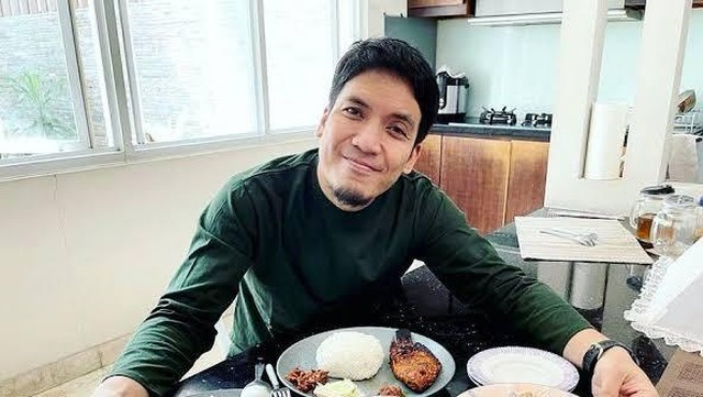 Berita Seputar Selebriti Insertlive Terkini : Cerai dari Natasha Rizki, Cincin di Jari Manis Desta Disorot