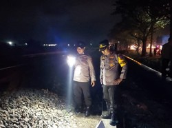 Nahas, Sopir Bus Jurusan Surabaya Bojonegoro Tewas Tertemper KA di Lamongan