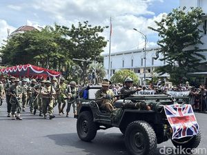 Parade Surabaya Juang Tampilkan Teatrikal Pertempuran Dipadu Musik-Puisi Parade Surabaya Juang Tampilkan Teatrikal Pertempuran Dipadu Musik-Puisi