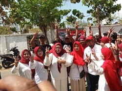 Blusukan ke Pasar Sabtuan, Achmad Fauzi Disambut Antusias Emak-emak