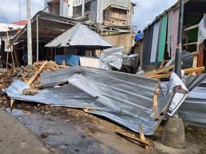 69 Rumah Rusak Akibat Puting Beliung di Bima, Kerugian Rp 1,6 Miliar 69 Rumah Rusak Akibat Puting Beliung di Bima, Kerugian Rp 1,6 Miliar