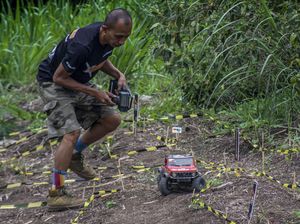Semangatnya Pehobi Mobil RC Ikut Kejuaraan 4x4 Remote Control Semangatnya Pehobi Mobil RC Ikut Kejuaraan 4x4 Remote Control