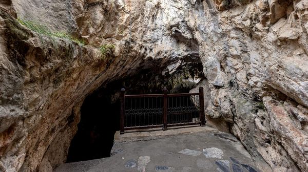 Gua yang Diyakini Tempat 7 Pemuda Ashabul Kahfi Tidur 309 Tahun