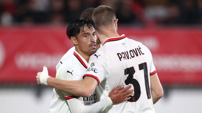 Tijjani Reijnders MONZA, ITALY - NOVEMBER 02: Tijjani Reijnders of AC Milan celebrates with his team-mates Strahinja Pavlovic after scoring their teams first goal during the Serie A match between AC Monza and AC Milan at U-Power Stadium on November 02, 2024 in Monza, Italy. (Photo by Marco Luzzani/Getty Images)