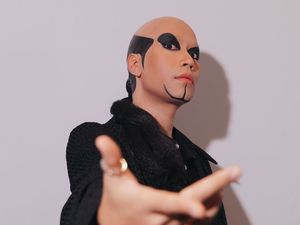 Gaya Kocak Vidi Aldiano Cosplay jadi Deddy Corbuzier Gaya Kocak Vidi Aldiano Cosplay jadi Deddy Corbuzier