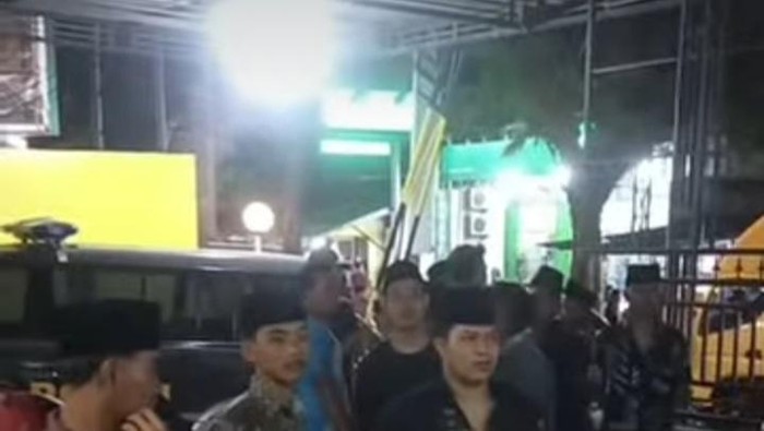 Viral wanita di Sampang disekap Warga di Sampang geruduk Mapolsek Ketapang gegara insiden penyekapan dua perempuan