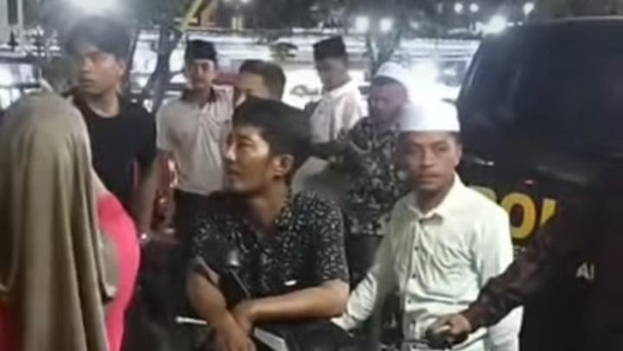 Viral wanita di Sampang disekap Warga di Sampang geruduk Mapolsek Ketapang gegara insiden penyekapan dua perempuan