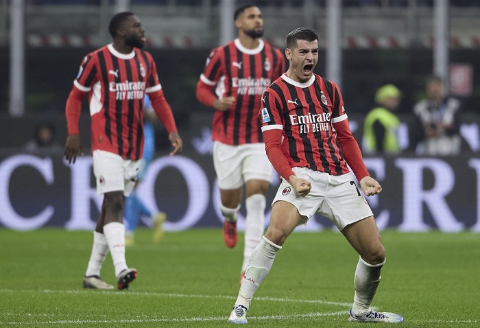 MILAN, ITALY - OCTOBER 29: Alvaro Morata of AC Milan celebrates after scoring before the goal was canceled during the Serie A match between AC Milan and Napoli at Stadio Giuseppe Meazza on October 29, 2024 in Milan, Italy. (Photo by Emmanuele Ciancaglini/Ciancaphoto Studio/Getty Images)