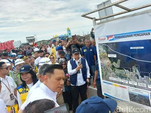 AHY Tinjau Tanggul Laut Jakarta di Kalibaru AHY Tinjau Tanggul Laut Jakarta di Kalibaru
