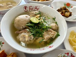 Bakso Tjap Haji : Mencicipi Bakso Viral di Bandung yang Ada Sejak 1996