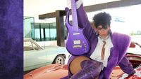 Foto: Transformasi Beyonce Jadi Prince di Halloween 2024, Seksi Tanpa Atasan