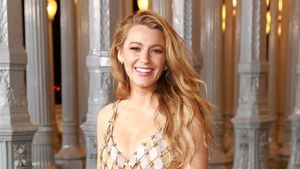 5 Gaya Mewah Blake Lively Berbalut Gaun dari Berlian dan Kristal